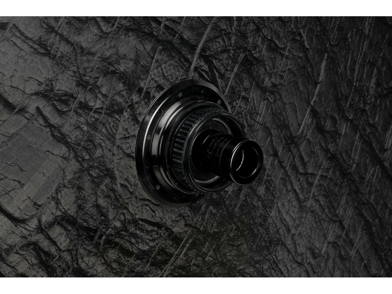 Black Inc Roue Pleine En Carbone Zero 2.0 Disc Center Lock 28" 3 Black Inc Roue Pleine En Carbone Zero 2.0 Disc Center Lock 28" – Image 3